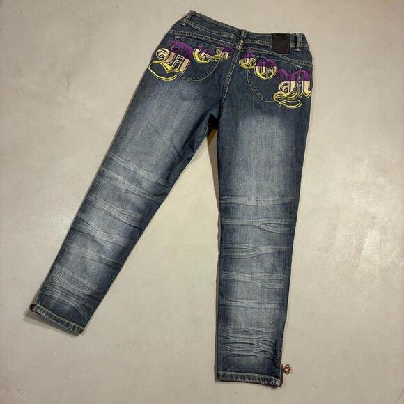 2000's House of Deréon Embroidered Capri Whiskered Denim Jeans - Picture 4 of 7